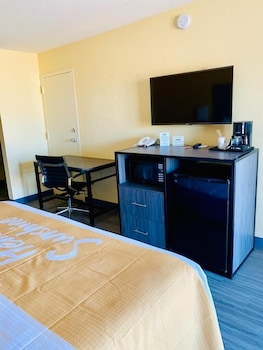 Room, 1 King Bed, Accessible, Non Smoking (Mobility)