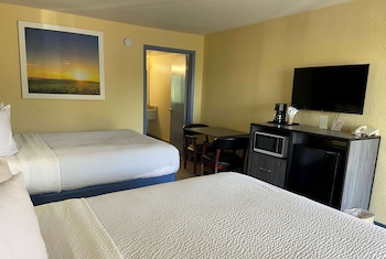 Room, 2 Queen Beds, Non Smoking (Mobility Accessible)