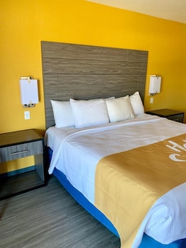 Room, 1 King Bed, Accessible, Non Smoking (Mobility)