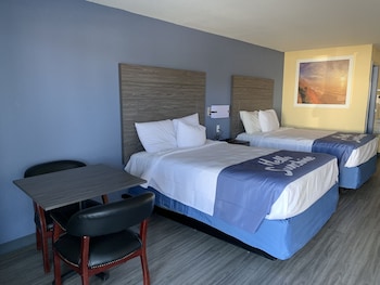 Room, 2 Queen Beds, Non Smoking (Mobility Accessible)