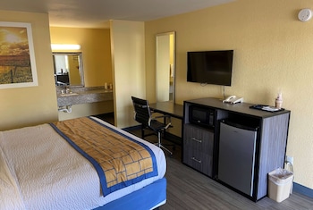 Standard Room, 1 King Bed
