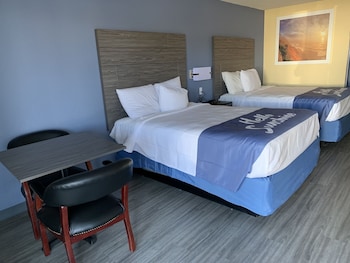 Room, 2 Queen Beds, Non Smoking (Mobility Accessible)