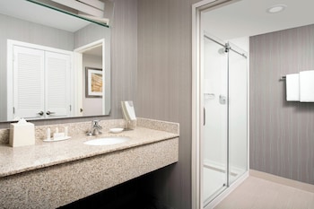 Suite, 1 Bedroom, Hearing Accessible (Roll-in Shower)