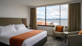 Executive Suite, Harbor View
