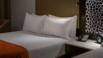 Superior Twin Room, City Side