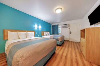 Deluxe Room, 2 Queen Beds, Non Smoking, Refrigerator & Microwave