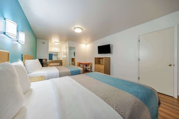 Deluxe Room, 2 Queen Beds, Accessible, Non Smoking