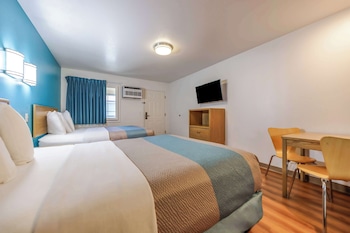 Deluxe Room, 2 Queen Beds, Non Smoking, Refrigerator & Microwave