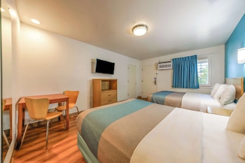 Deluxe Room, 2 Queen Beds, Accessible, Non Smoking
