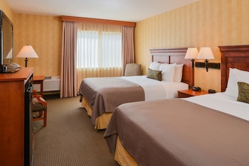 Standard Room, 2 Queen Beds, Accessible, Bathtub (Pet Friendly)