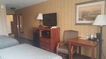 Standard Room, 2 Queen Beds, Accessible, Bathtub (Pet Friendly)