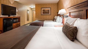 Standard Room, 2 Queen Beds, Accessible, Bathtub (Pet Friendly)