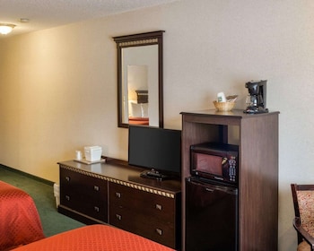 Standard Room, 2 Queen Beds, Non Smoking