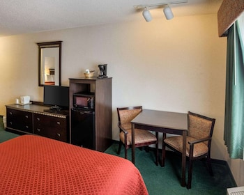 Standard Room, 2 Queen Beds, Non Smoking