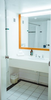 Astro's Resort Room (Budget)