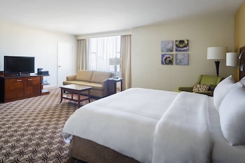 Junior Suite, 1 King Bed with Sofa bed, City View, Corner