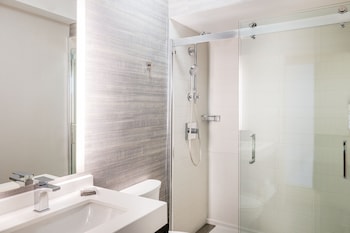 Traditional Room, 2 Double Beds (Hearing Accessible)