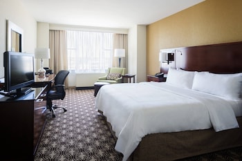 Deluxe Room, 1 King Bed (Mobility/Hearing Accessible, Tub)