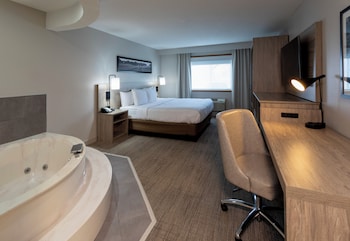 Room, 1 King Bed (Whirlpool)