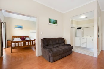 Suite, 1 Queen Bed, Jetted Tub