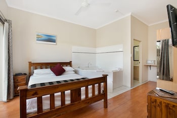 Suite, 1 Queen Bed, Jetted Tub