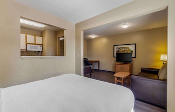 Standard Room, 1 Queen Bed, Refrigerator & Microwave