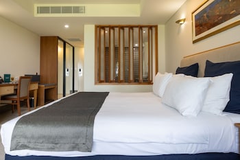 Superior Room, 1 King Bed, Ocean View