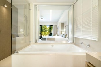 Superior Room, 1 King Bed (Resort Lagoon)