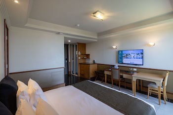 Deluxe Room, 1 King Bed, Ocean View