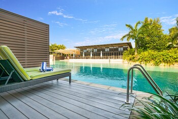 Superior Room, 1 King Bed (Resort Lagoon)