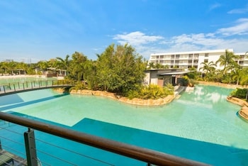 Room, 1 King Bed (Resort Lagoon)