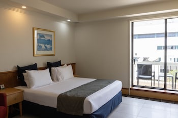Deluxe Room, 1 King Bed