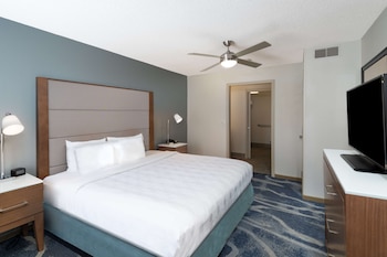 Suite, 1 King Bed, Accessible, Bathtub (Mobility & Hearing)