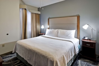 Suite, 1 King Bed, Accessible (Hearing)