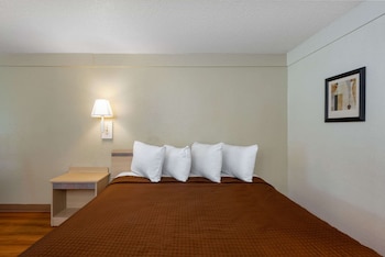 Standard Room, 1 King Bed, Accessible, Non Smoking (mobility)