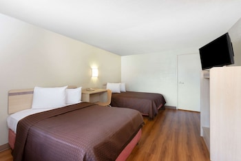 Deluxe Room, 2 Double Beds, Accessible, Non Smoking (Mobility)