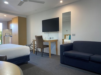 Deluxe Queen Room (Not Pet Friendly)