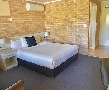 Executive Queen Room (Not Pet Friendly)