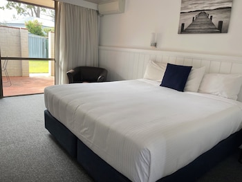 Deluxe King Room (Not Pet Friendly)