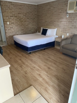 Executive Queen Room (Pet Friendly)