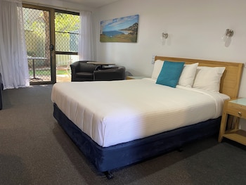 Deluxe Queen Room (Not Pet Friendly)
