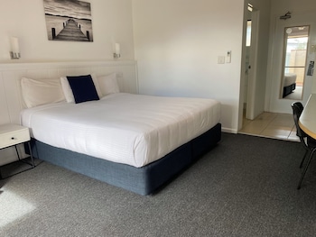 Deluxe King Room (Not Pet Friendly)