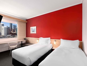 Superior Room, 2 Twin Beds, City Skyline