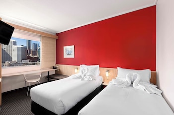 Superior Room, 2 Twin Beds, City Skyline