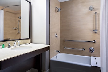 Room, 2 Queen Beds (Mobility/Hearing Access, Roll-in Shwr)