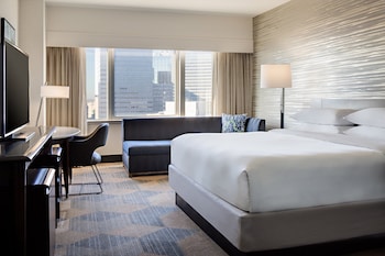 Deluxe Room, 1 King Bed, City View