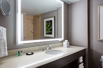 Deluxe Room, 1 King Bed, City View