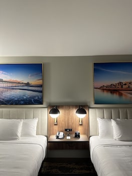 Room, 2 Queen Beds, Accessible, Non Smoking