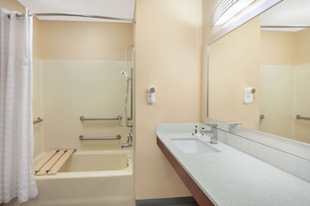 Standard Room, 1 King Bed, Accessible, Non Smoking