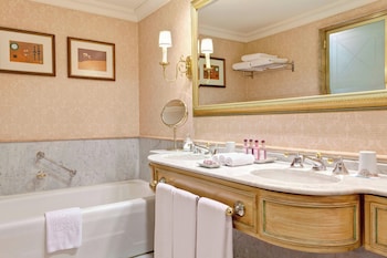 Deluxe Room, 1 King Bed